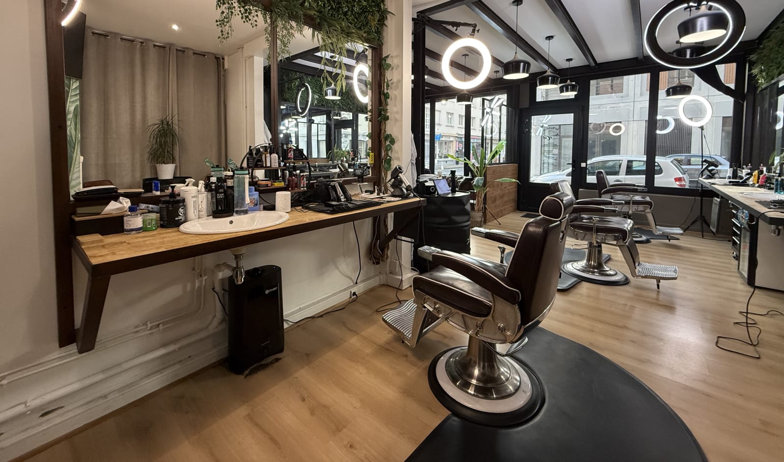 Intérieur du salon La Barberia au Havre